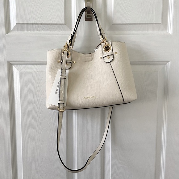 Calvin Klein Handbags - Calvin Klein Purse